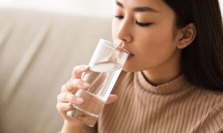 Manfaat Minum Air Putih Untuk Kesehatan Tubuh